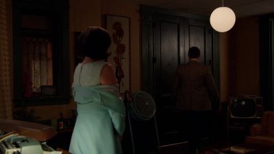 (STEVIE SIGHING) - Mad Men