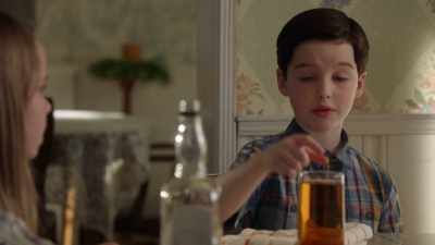 Stick your finger in there. - Young Sheldon