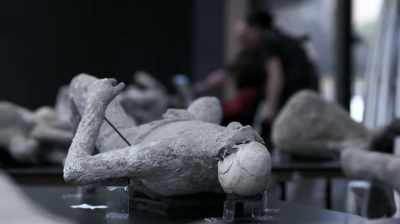 Stijn: It is metal.
Dr lazer: It's metal, for sure. - Pompeii: Secrets of the Dead