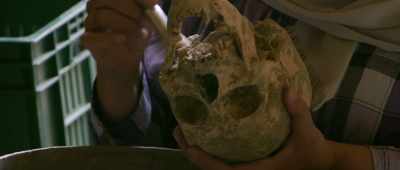 Still, we need to clean the teeth
in order to see her age. - Secrets of the Saqqara Tomb