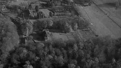 Still nothing moving, sir. - Village of the Damned