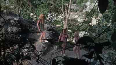 - Stoke, wait a minute. - Women in Cages