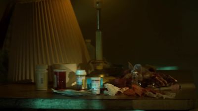 STOKES:
Oh, yeah, look at this. - CSI: Crime Scene Investigation