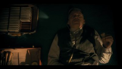 [stomach sounds continue] - The Umbrella Academy