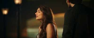 Stop crying, Pihu.
What if Titu sees you - Sonu Ke Titu Ki Sweety