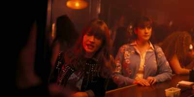 Stop doing that passive-aggressive
bartender thing - Girlboss