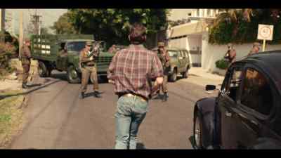 Stop! Drop it! - Narcos: Mexico