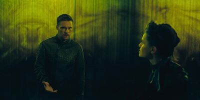 Stop him. - The Peripheral
