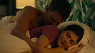 - Stop.
- I love my wife. - The White Lotus