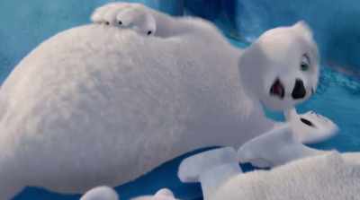 - Stop kicking! Quinn?
- It wasn't me. - Norm of the North: Family Vacation