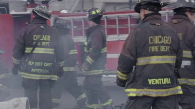 Stop lifting! - Chicago Fire