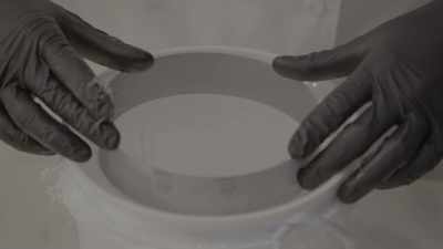 -Stop! Oh no! Gentle!
-[Tyricia gasps] - School of Chocolate