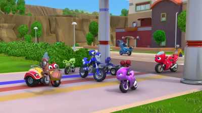 Stop! Orderly line!
Orderly... That's not orderly. - Ricky Zoom