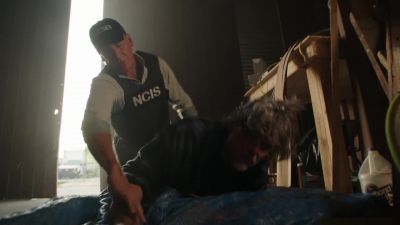 Stop resisting. - NCIS: New Orleans