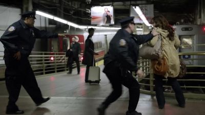 Stop right there.
Get down on the ground. - Person of Interest