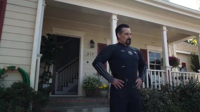 Stop! Stop!
Hold your fire! - Marvel's Agents of S.H.I.E.L.D.