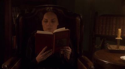 Stop talking to him,
Mina, you foolish woman. - Murdoch Mysteries