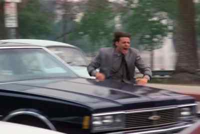 Stop! That woman is under arrest! - Moonlighting