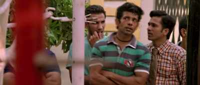 Stop the match...
Minister Sir is here. - Mukkabaaz