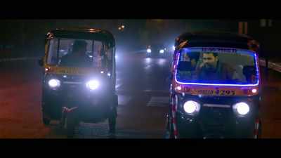 - Stop the rickshaw.
- You too. - Dream Girl
