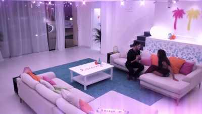 Stop trying
to rein me back, right, - Love Island