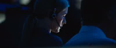 Stop. Two seconds forward. Long hair. - Jason Bourne