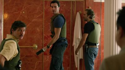 Stop what you're doing. - Narcos