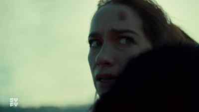 - [STRAINING] My arm! I can't!
- I got it! - Wynonna Earp