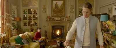 Strange characters turning up
at every landmark in that book. - Paddington 2