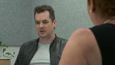 >> STRANGELY I'VE BEEN - The Jim Jefferies Show