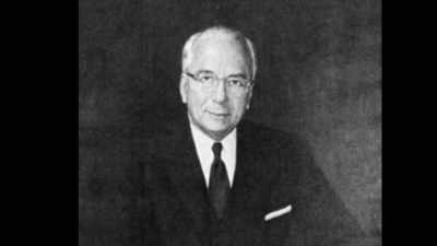 Strauss, however, was
not only the chairman - Oppenheimer: The Real Story