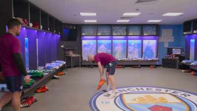 Stretching the players' boots - All or Nothing: Manchester City