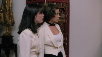 Stripper-eating bridesmaid ahead. - Charmed