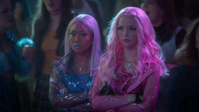 [students gasp] - Julie and the Phantoms