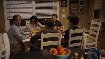 [stutters] I'll take the pullout couch.
Good night, peanut. - Father of the Year