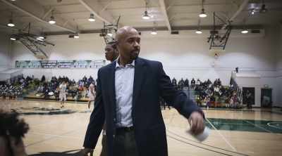 - Sub. Lik, you're up.
- Probably moved his pivot foot, - Last Chance U: Basketball