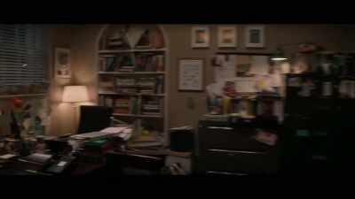 Sube a su despacho, coge un cuchillo, - The Residence