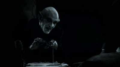 Such a delicate neck. - Nosferatu: A Symphony of Horror