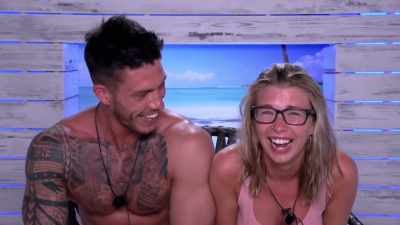 ‐Such a way with words.
‐(BOTH LAUGHING) - Love Island