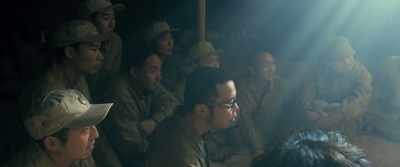 Suddenly, a man jumped in
front like a big tiger! - Swing Kids