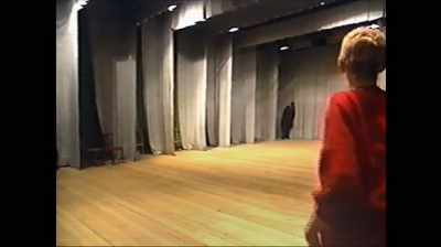 Suddenly people were
running around the theater shouting: - Nureyev