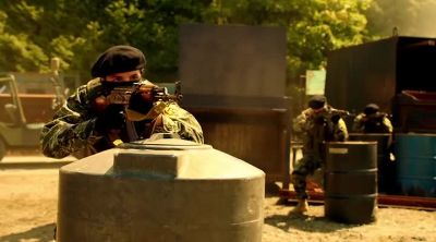 Suelten sus armas!
Let's go. - Arrow
