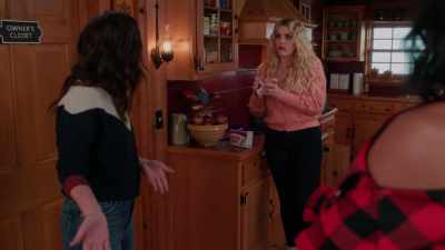 - Summer, back me up.
- I don't know. - Girls5eva
