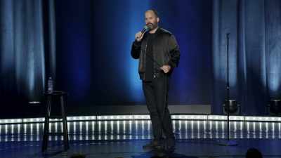 Sună-ţi mâine amicul italian:
"Salut, macaronar împuţit!" - Tom Segura: Disgraceful