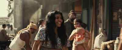 Sunita! Sunita, up here! - Shantaram