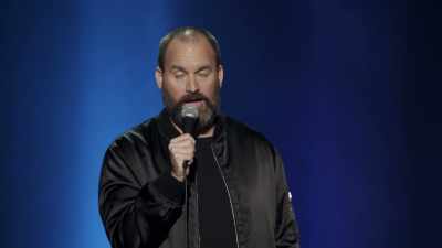 "Sunt bătrân şi orb."
"Nu uita că cheleşti." - Tom Segura: Disgraceful