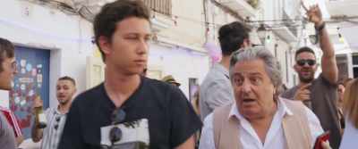 Super atmosphere. She does not have a cell phone? - Ibiza