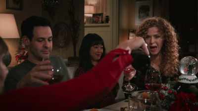 - Sure.
- Ooh, thank you. - Zoey's Extraordinary Christmas