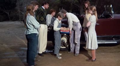 Sure, Ted. That's your tire,
right here. - The Waltons