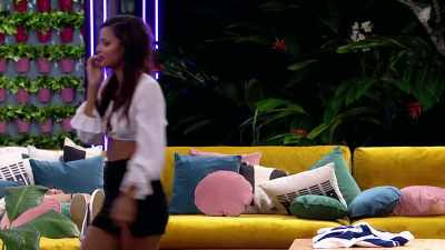 >> SURE
>> WANT TO GO TO THE BALCONY? - Love Island